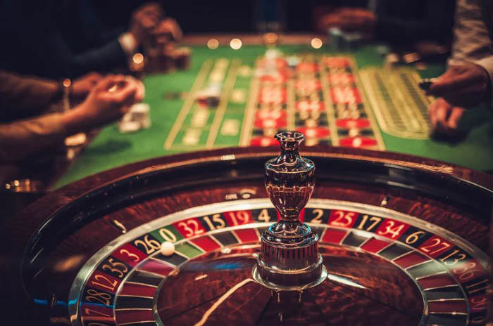 Tìm hiểu sơ lược về casino offline và casino online